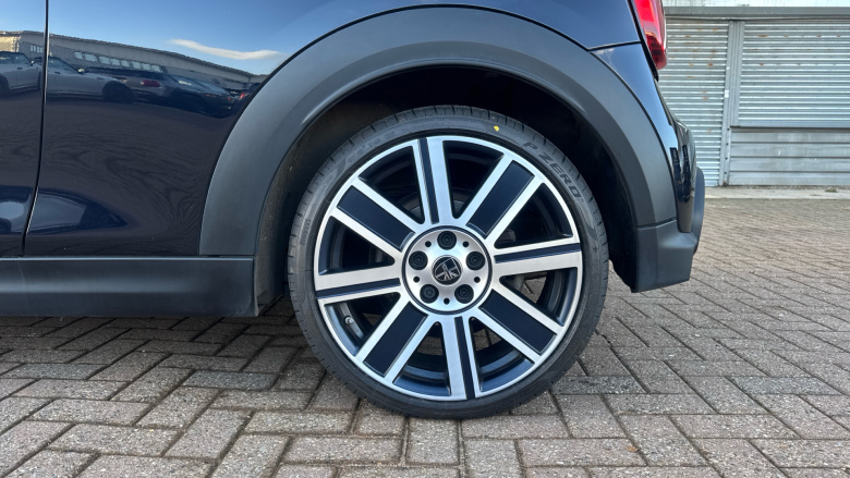 MINI Hatchback 2.0 Cooper S Exclusive Premium Plus 3dr Auto Petrol Hatchback